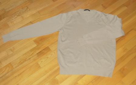 38a2851cdc39a6bb726cc61e70621137.JPG Лот №3, классический свитер на рубашку, цвета топленого молока.
<br />100% котон. Производитель – Zara.
<br />Размер Л. Состояние – новоепрактически не ношено.
<br />Стартовая цена – 80 грн.