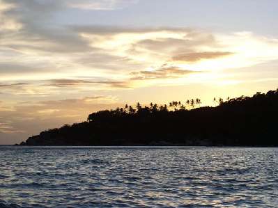 8de0c6834b6ca8571e12733bc56adb7d.JPG Phi-Phi island sunset