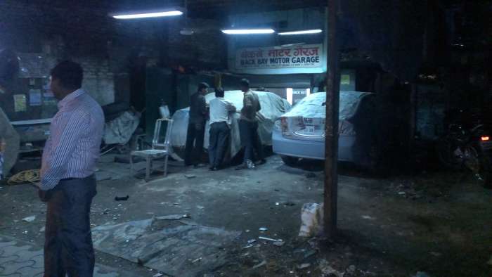 bb220afd2ab6debe86a03ab2a35f834a.jpg вот такой вот гараж в трущебах города Мумбай (те кто читал Шантарам знают о чем я)