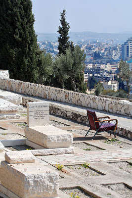 IMG_5438.jpg Иерусалим. Самое дорогое кладбище в мире. Некоторые предпочитают ждать не отходя от кассы...
