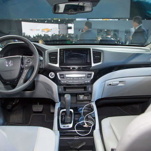 2017-Honda-Ridgeline-interior-view1